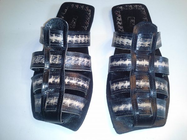 Swerve Men Leather Sandals (Black) Carving